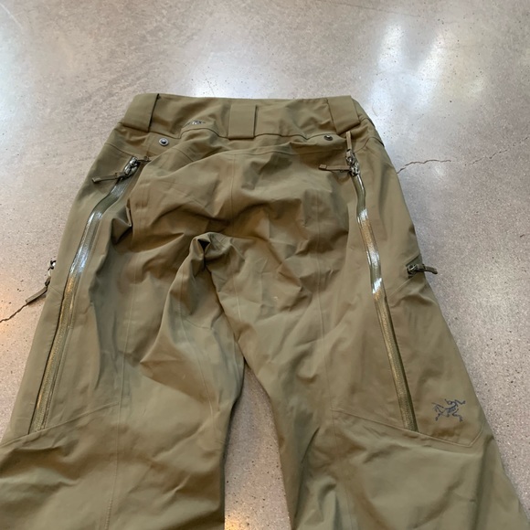 Arc'teryx Olive Green Women's Pants - Picture 4 of 7